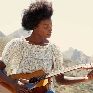 Doên Frances top in baby blue Kate